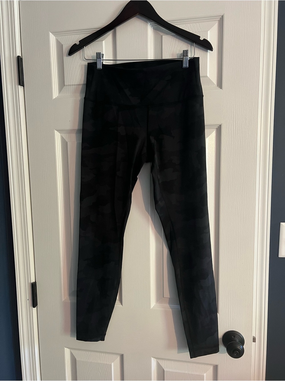 Black camouflage Lululemon Align Leggings